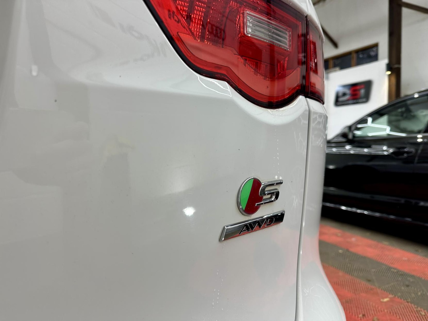 Used Jaguar F-Pace 2017 for sale - 77228523: Photo 14