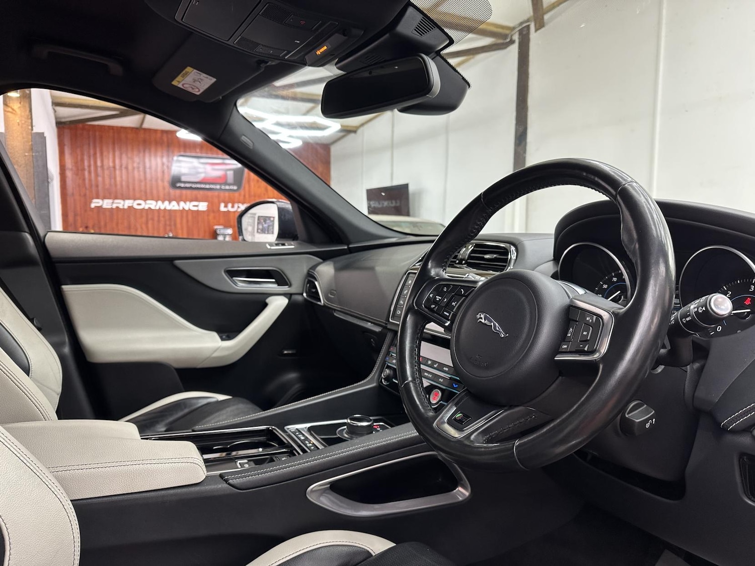 Used Jaguar F-Pace 2017 for sale - 77228523: Photo 21