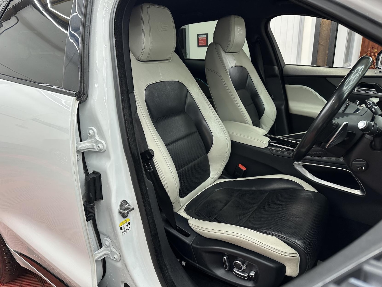 Used Jaguar F-Pace 2017 for sale - 77228523: Photo 27