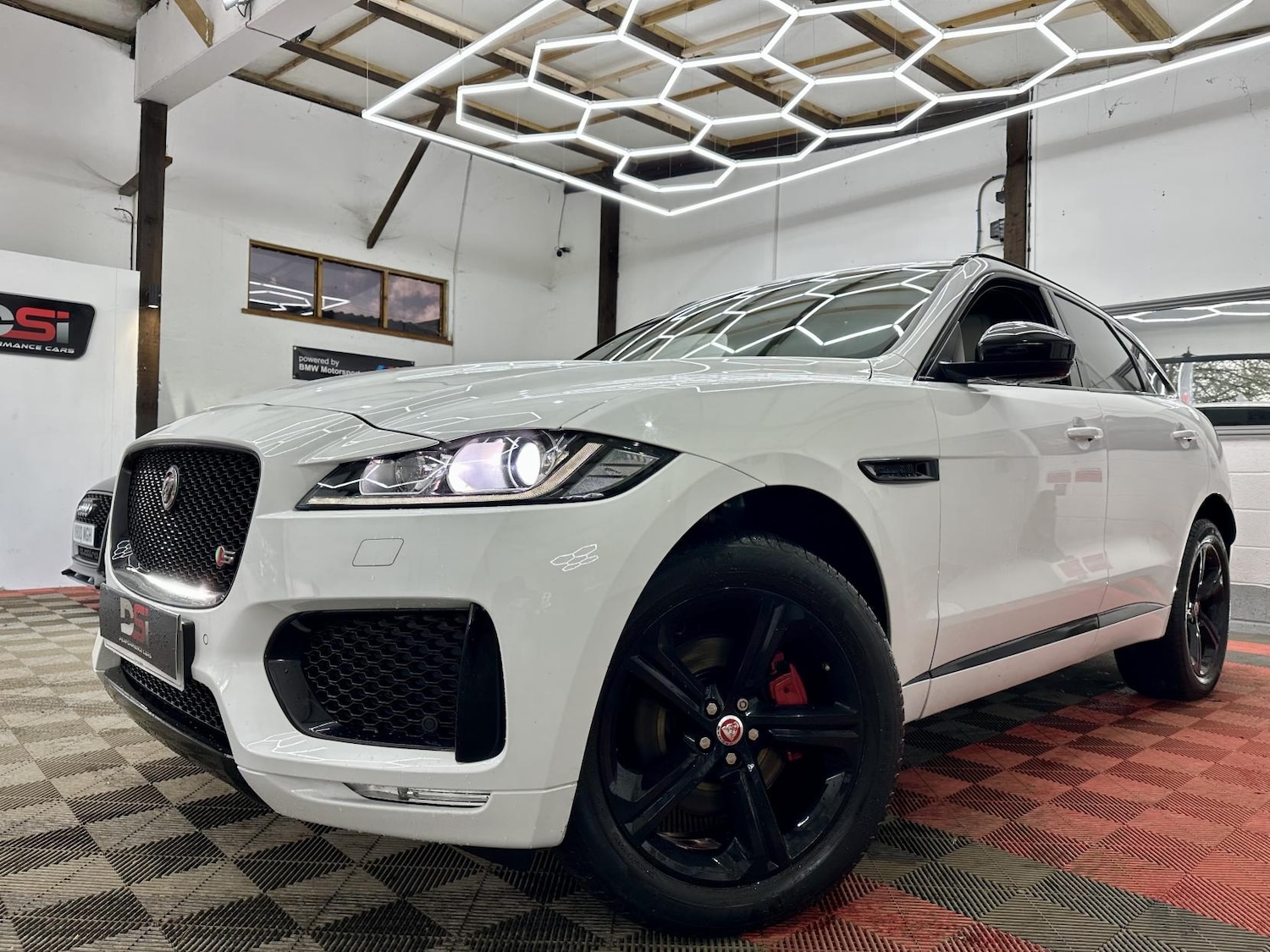 Used Jaguar F-Pace 2017 for sale - 77228523: Photo 3