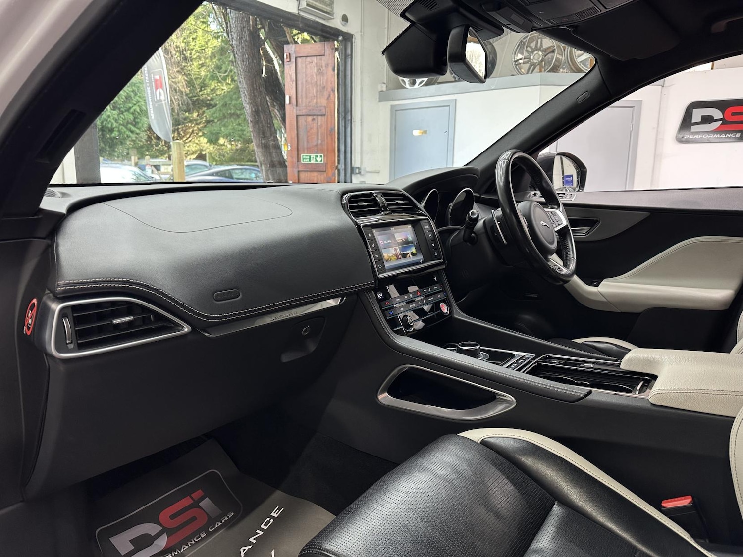 Used Jaguar F-Pace 2017 for sale - 77228523: Photo 31