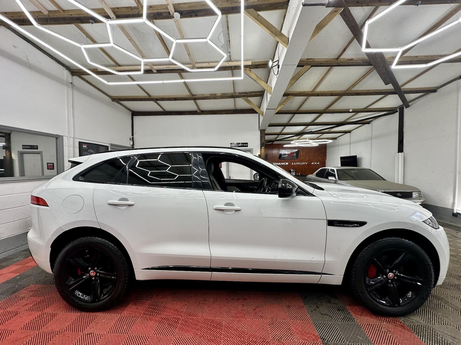 Used Jaguar F-Pace 2017 for sale - 77228523: Photo 7