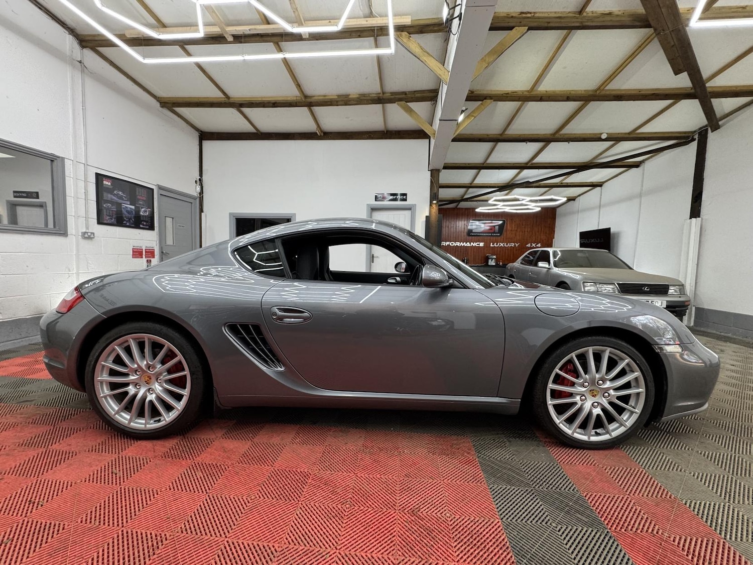 Used Porsche Cayman 2006 for sale - 77312464: Photo 4