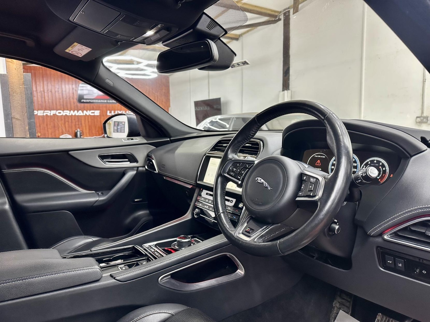 Used Jaguar F-Pace 2018 for sale - 76922257: Photo 15