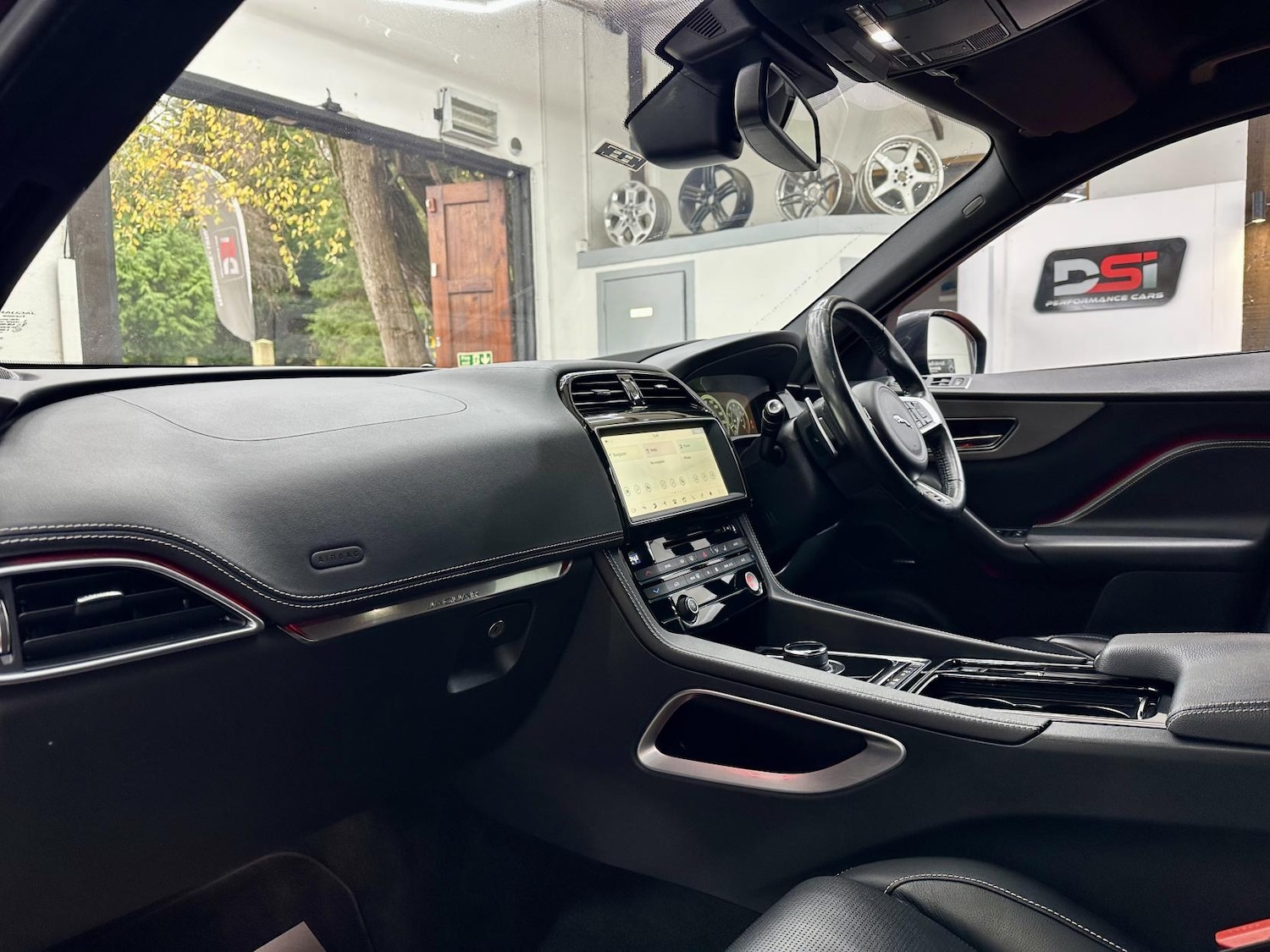 Used Jaguar F-Pace 2018 for sale - 76922257: Photo 32