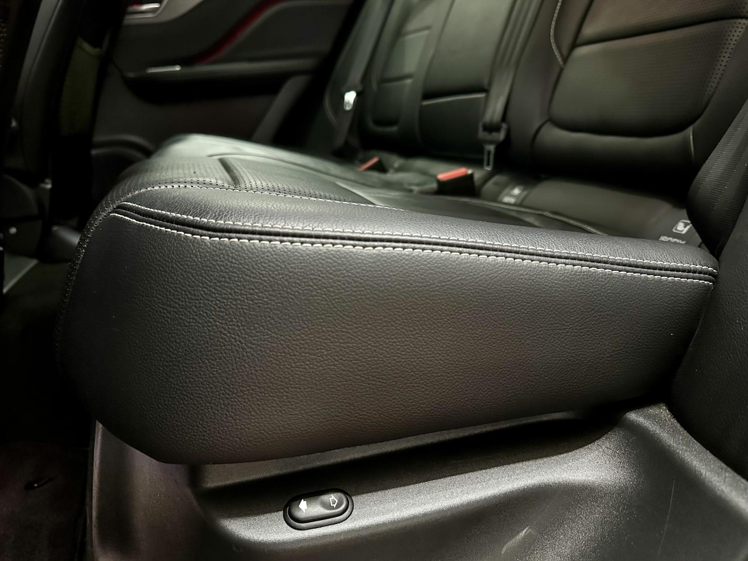 Used Jaguar F-Pace 2018 for sale - 76922257: Photo 34