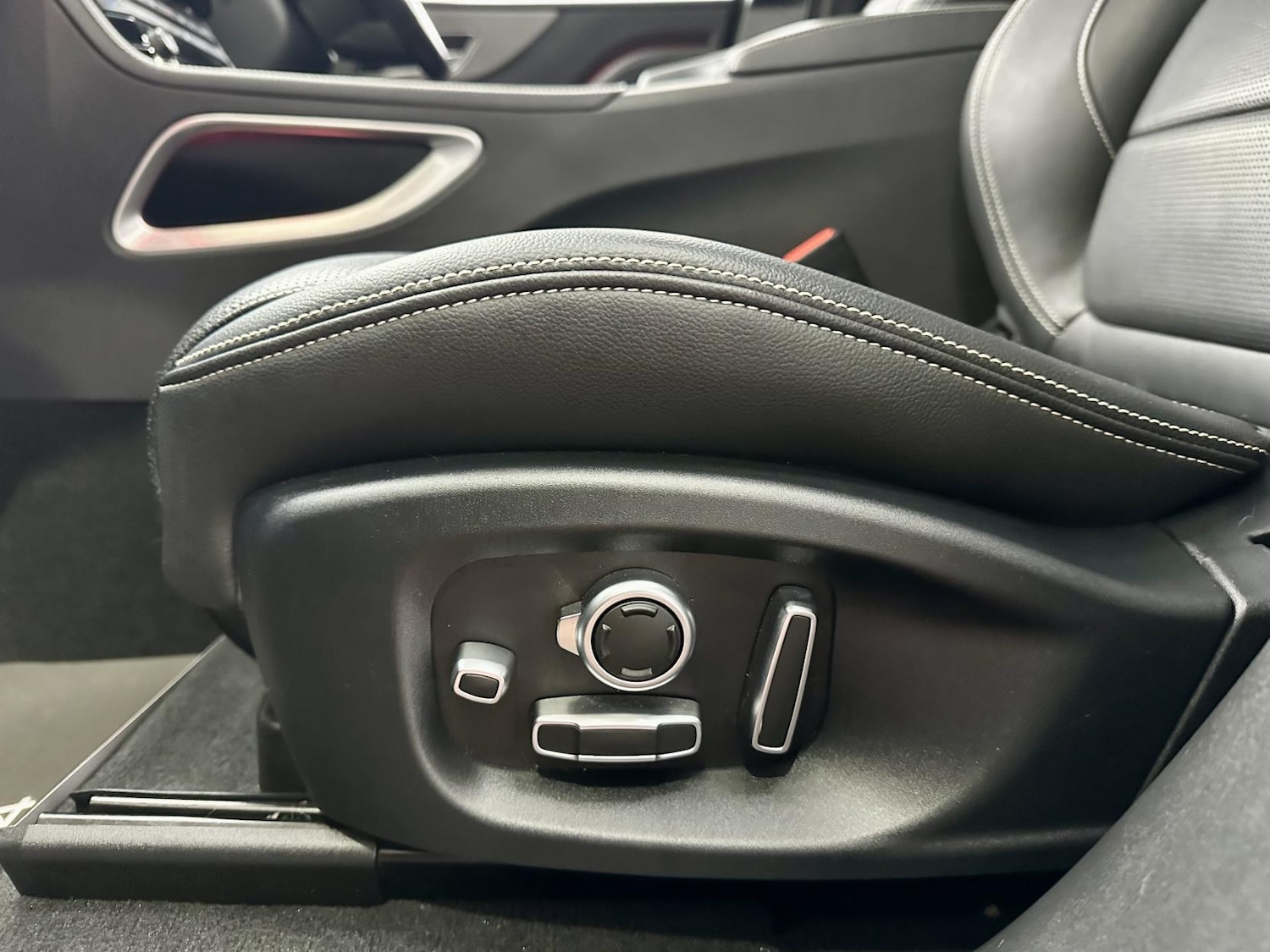 Used Jaguar F-Pace 2018 for sale - 76922257: Photo 35