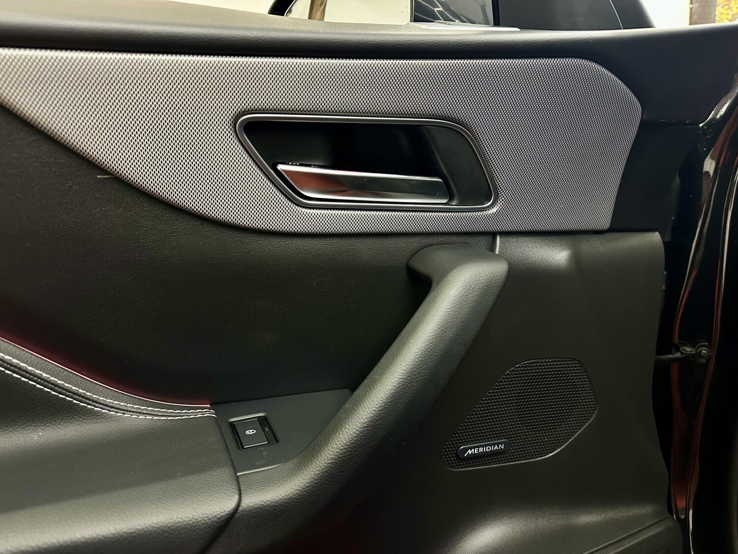 Used Jaguar F-Pace 2018 for sale - 76922257: Photo 37