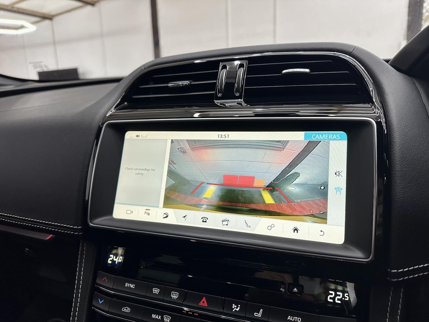 Used Jaguar F-Pace 2018 for sale - 76922257: Photo 42