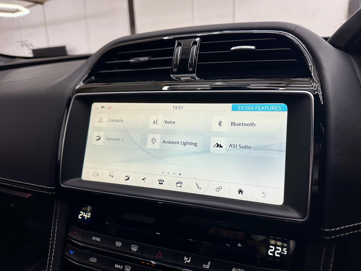 Used Jaguar F-Pace 2018 for sale - 76922257: Photo 44