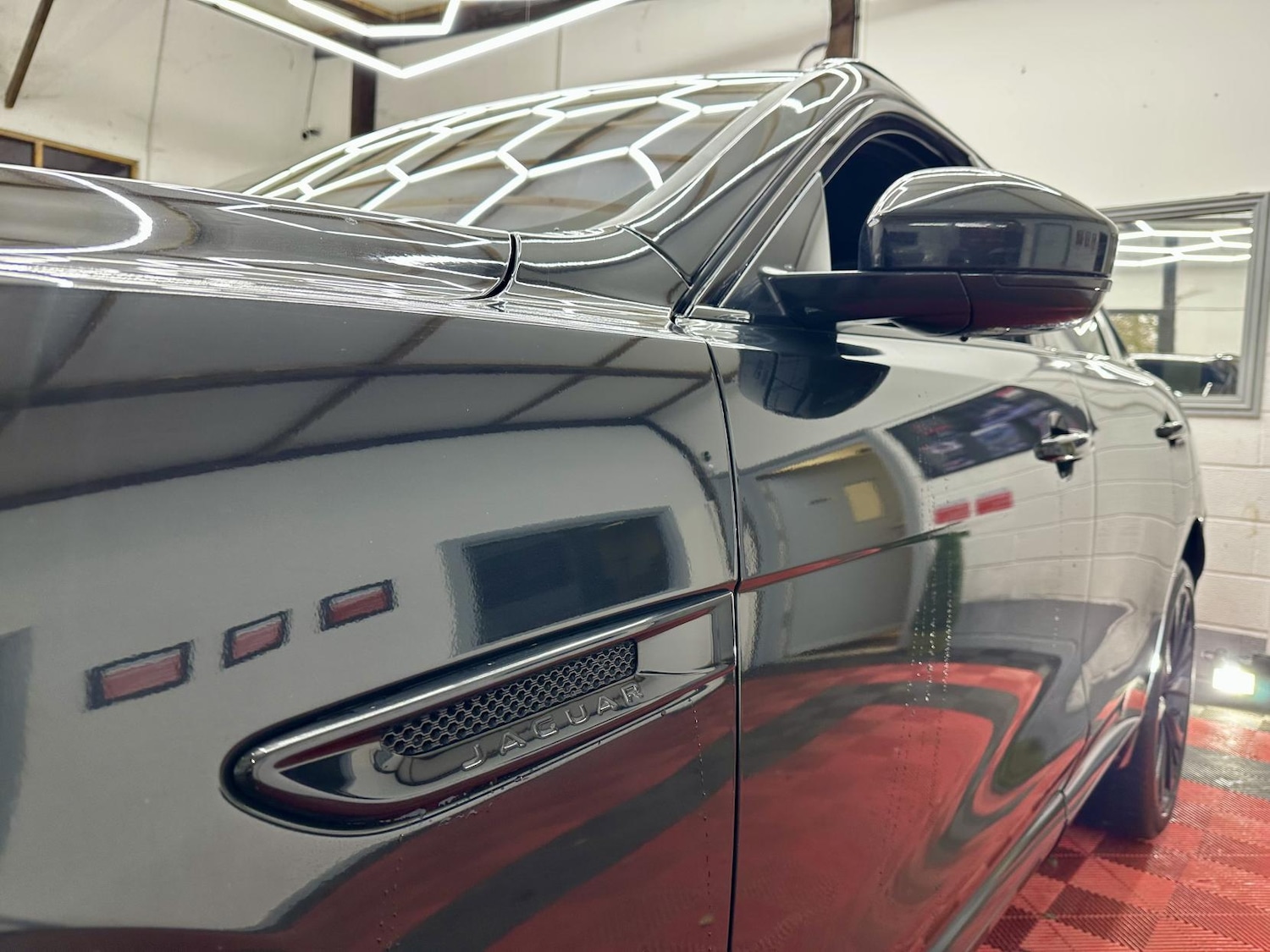 Used Jaguar F-Pace 2018 for sale - 76922257: Photo 5