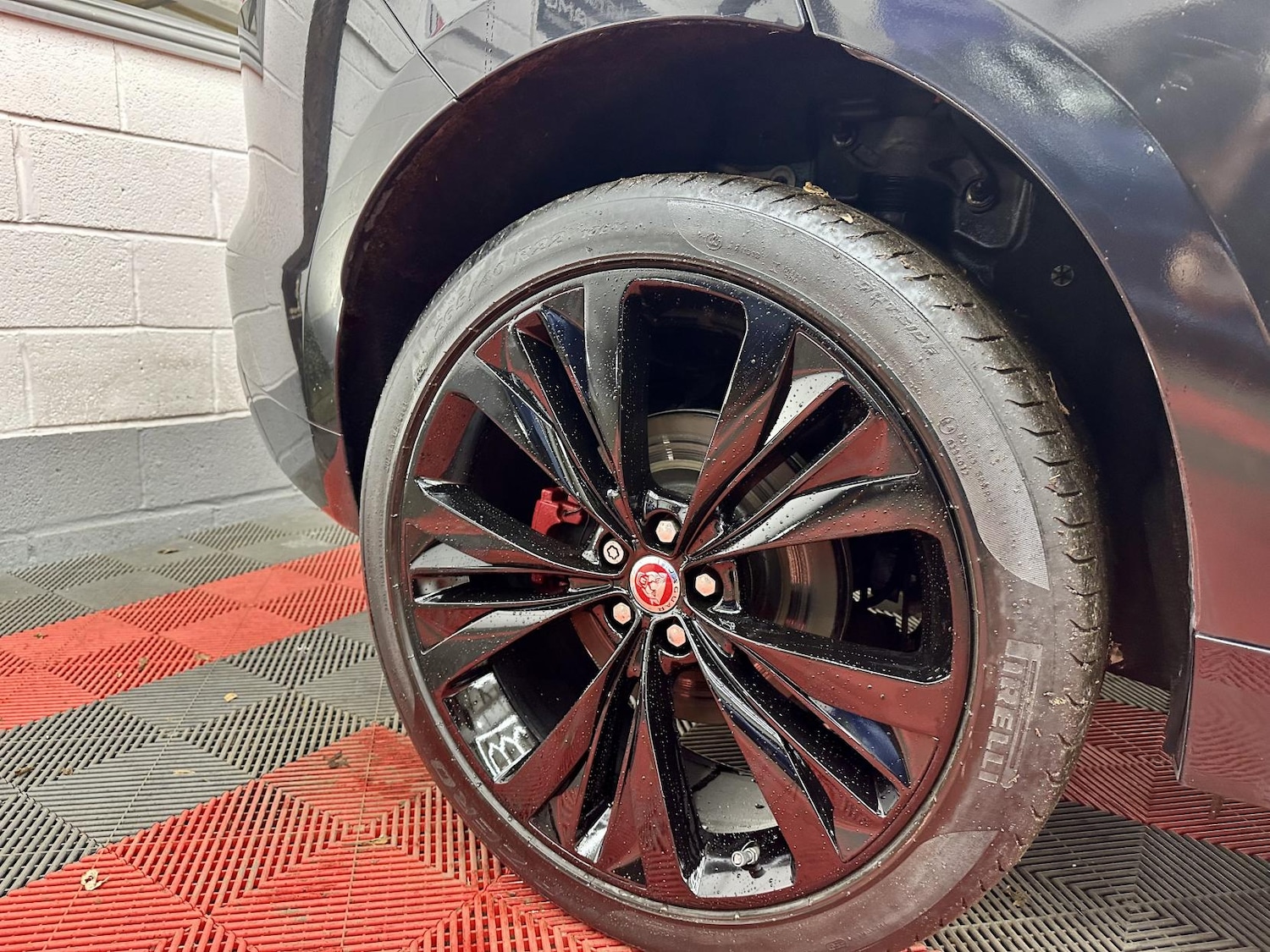 Used Jaguar F-Pace 2018 for sale - 76922257: Photo 8