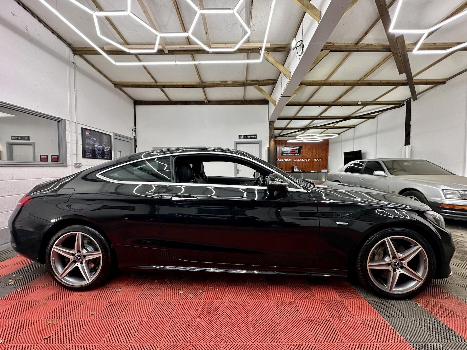 Used Mercedes-Benz C Class 2017 for sale - 76799655: Photo 3