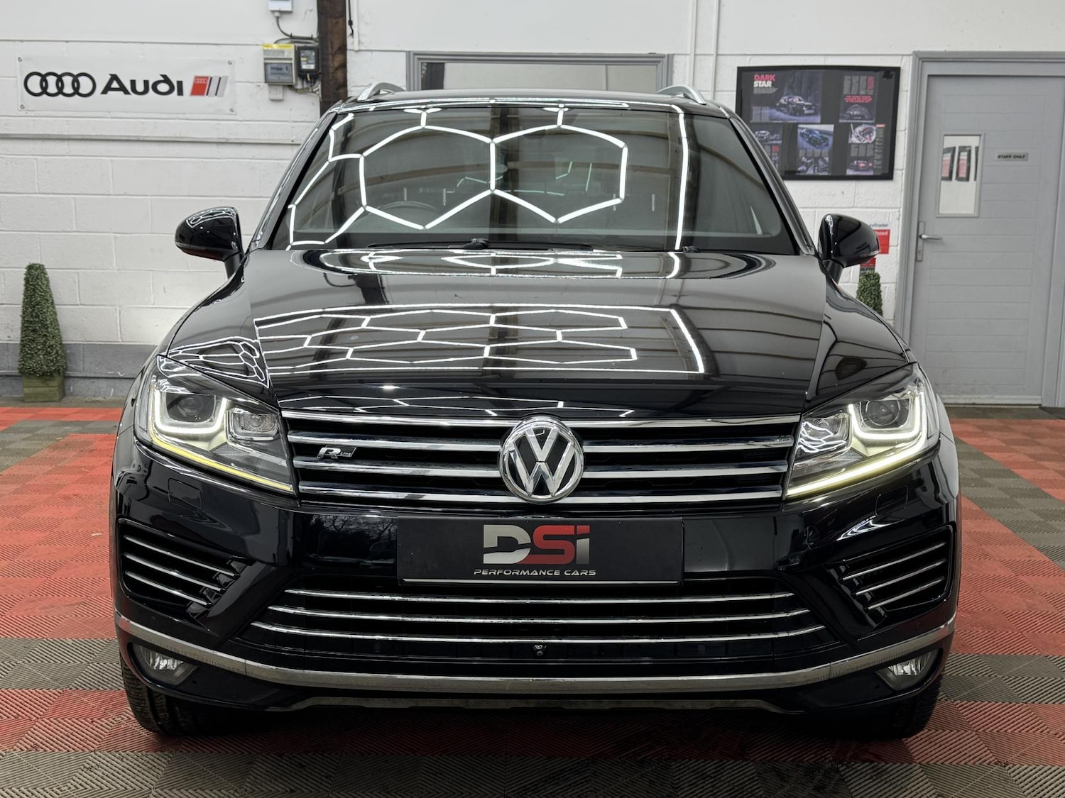 Used Volkswagen Touareg 2017 for sale - 77644116: Photo 2