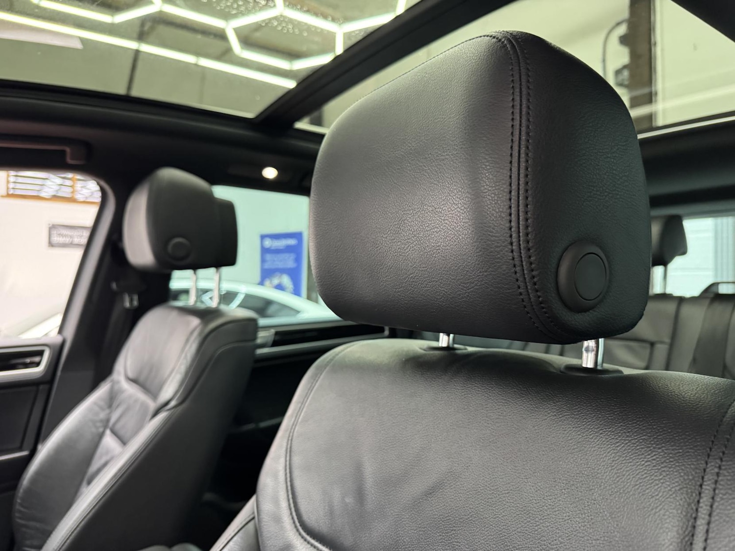 Used Volkswagen Touareg 2017 for sale - 77644116: Photo 23