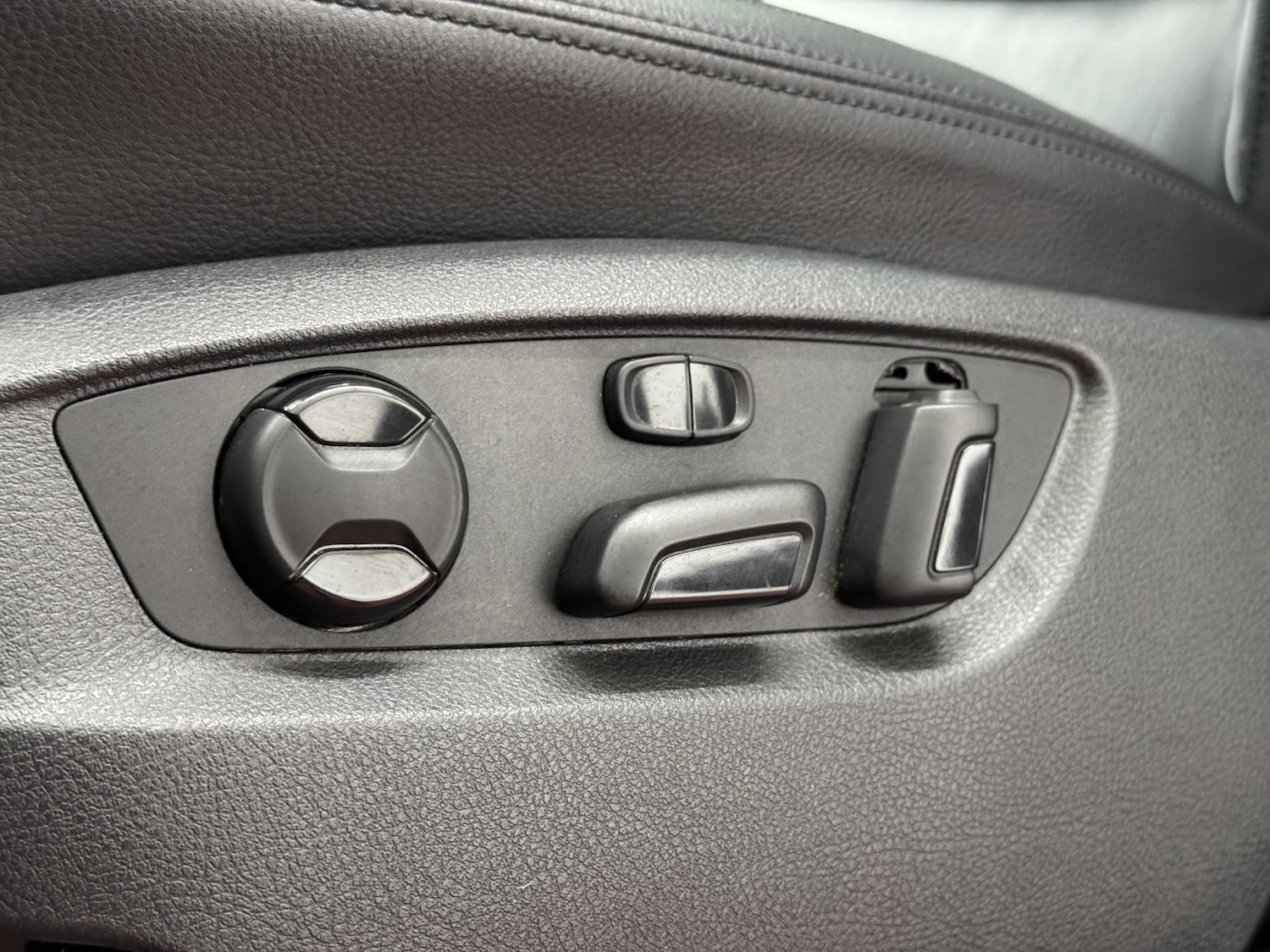 Used Volkswagen Touareg 2017 for sale - 77644116: Photo 24