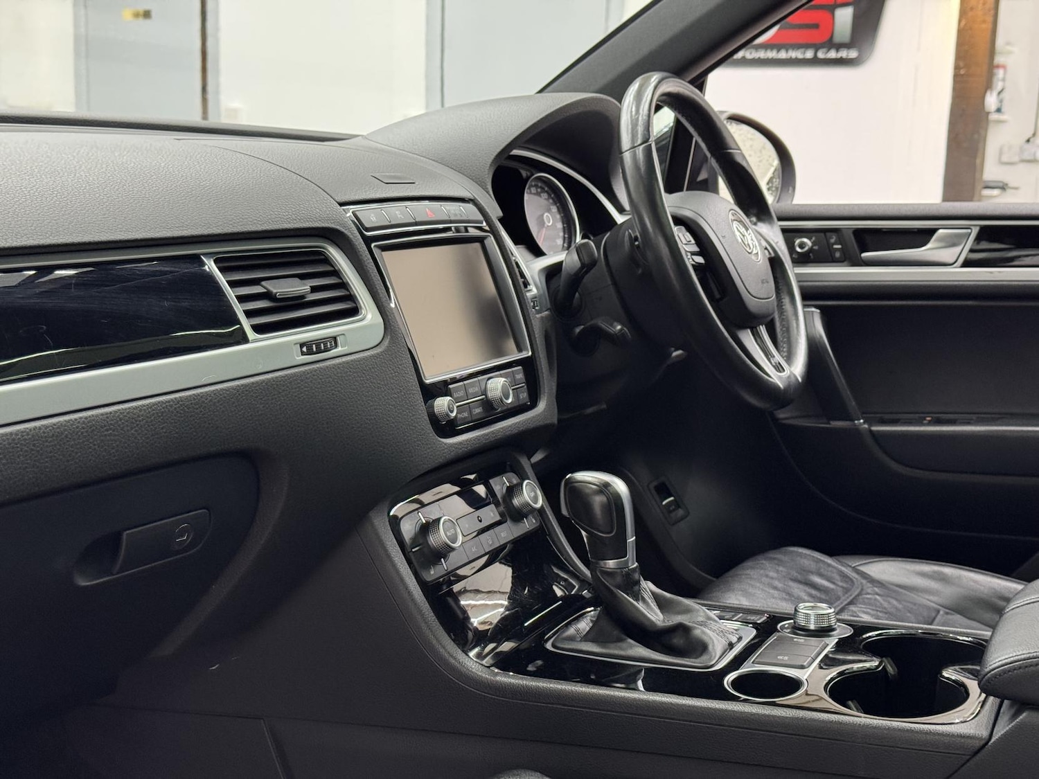 Used Volkswagen Touareg 2017 for sale - 77644116: Photo 27