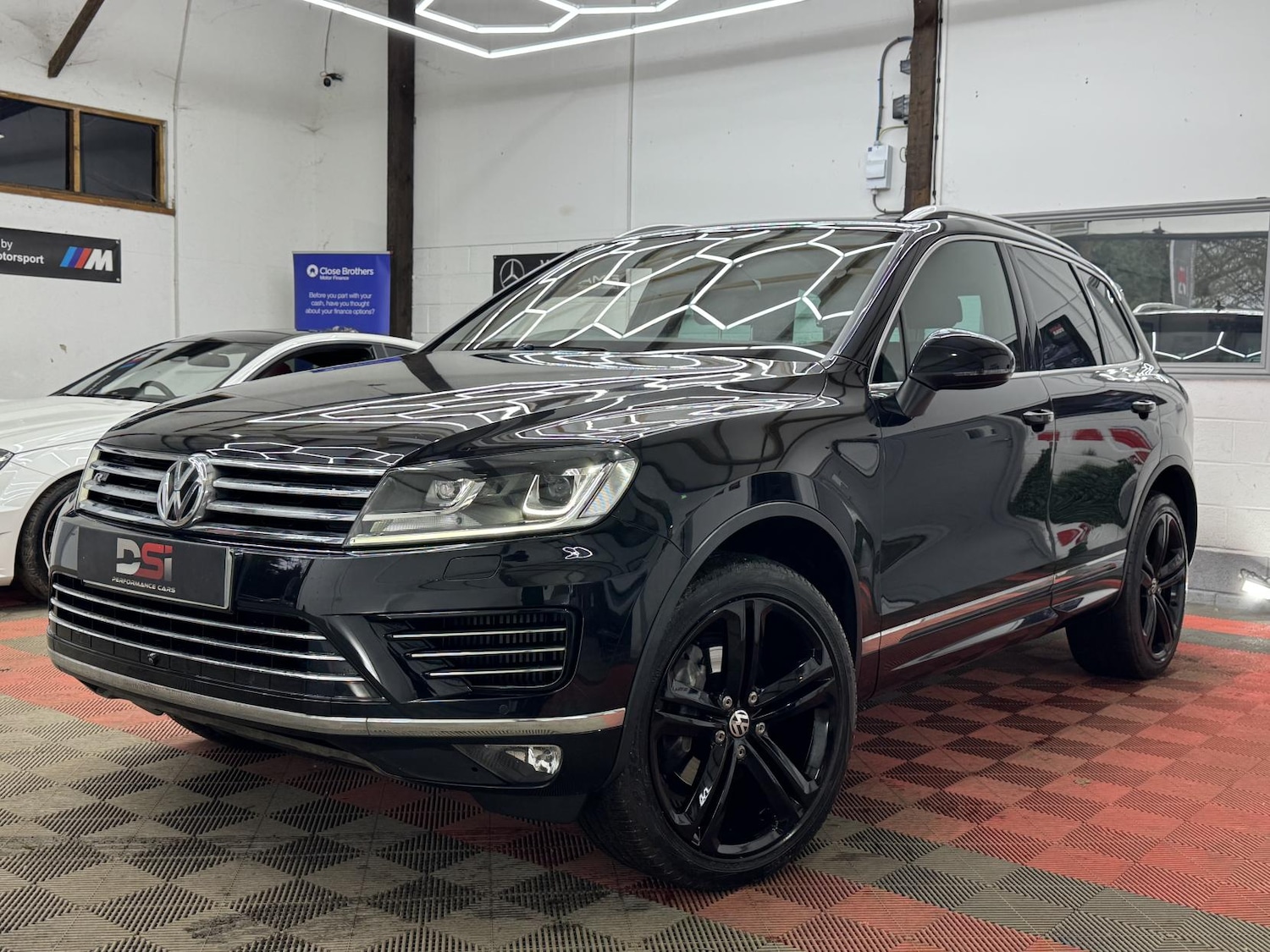 Used Volkswagen Touareg 2017 for sale - 77644116: Photo 3