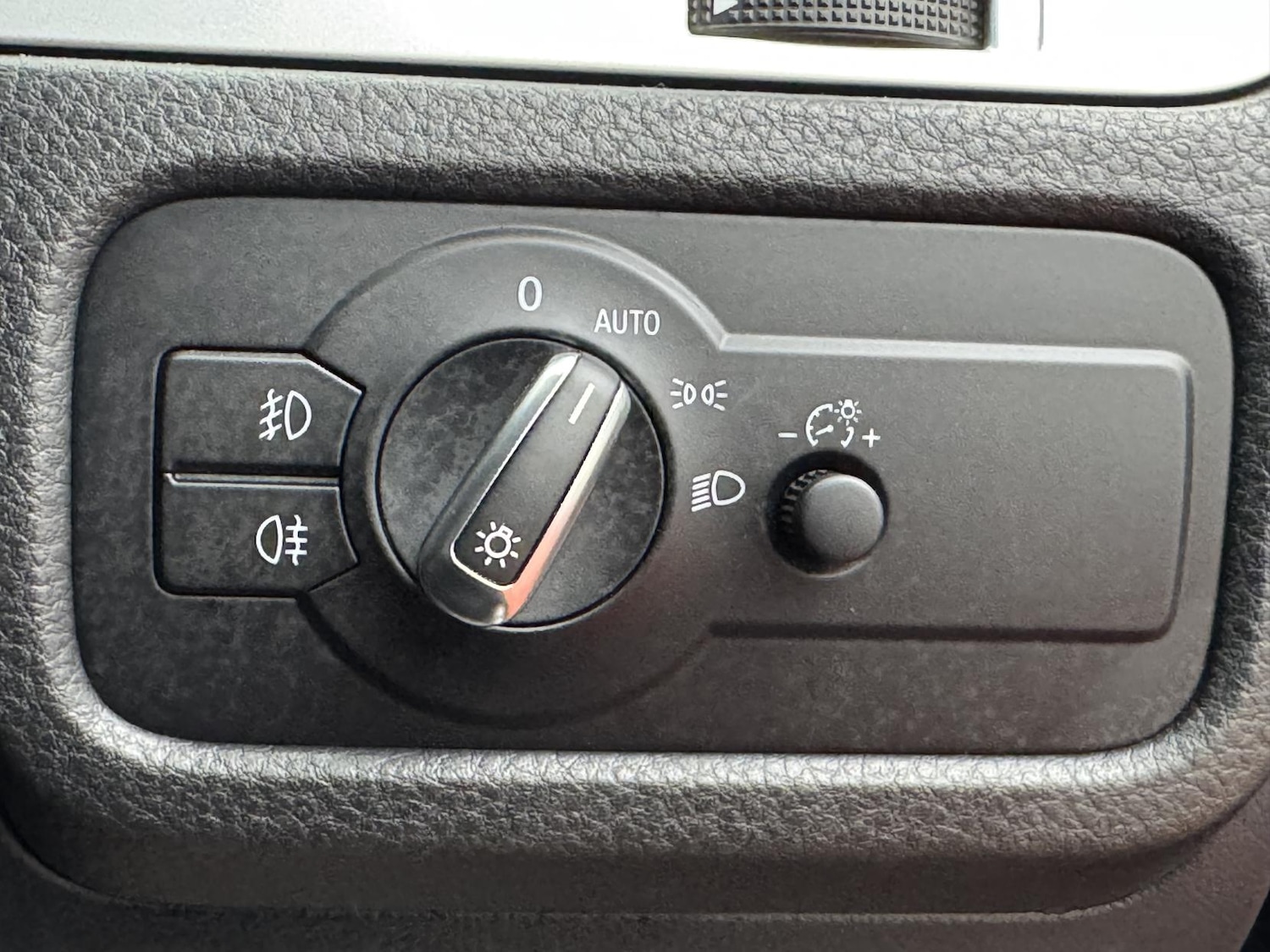 Used Volkswagen Touareg 2017 for sale - 77644116: Photo 32