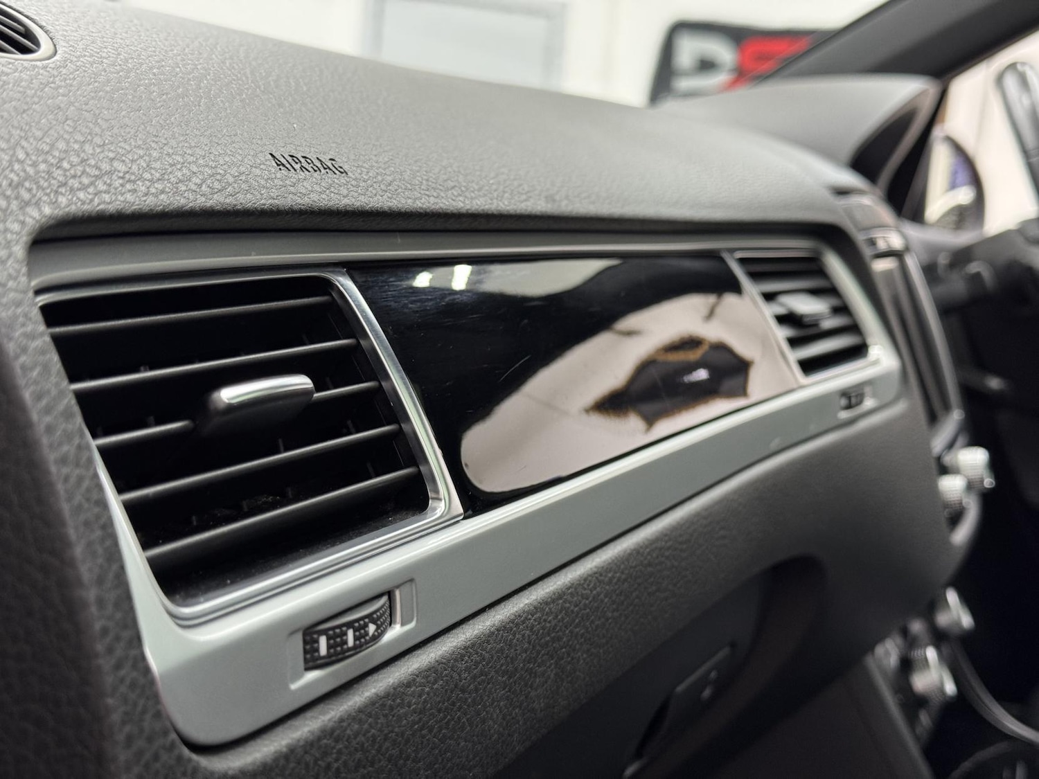 Used Volkswagen Touareg 2017 for sale - 77644116: Photo 33