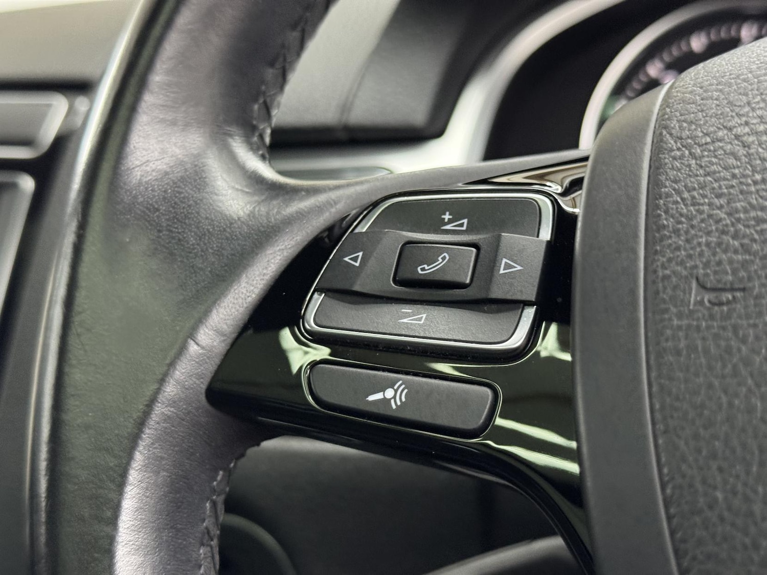 Used Volkswagen Touareg 2017 for sale - 77644116: Photo 36