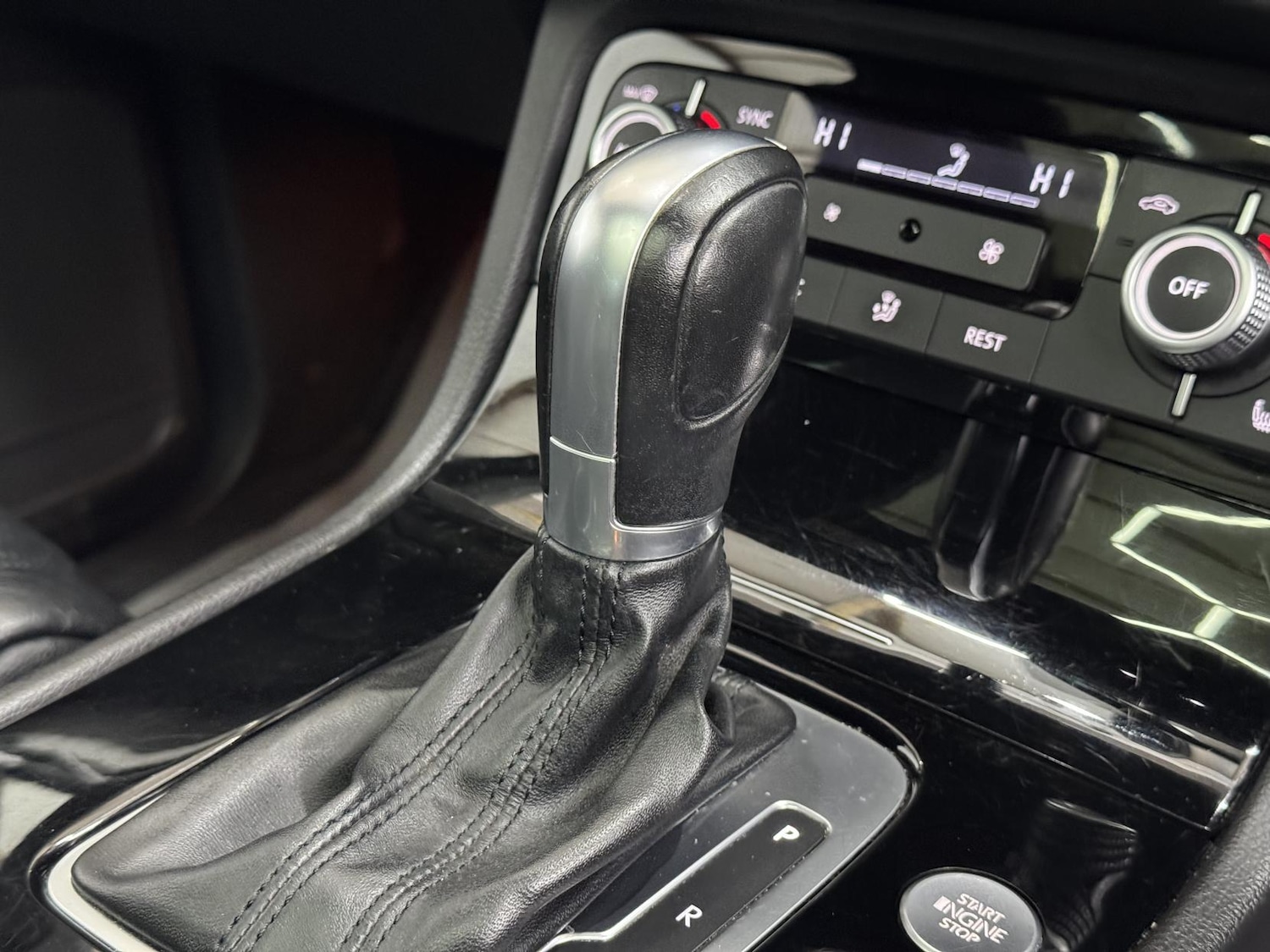 Used Volkswagen Touareg 2017 for sale - 77644116: Photo 38