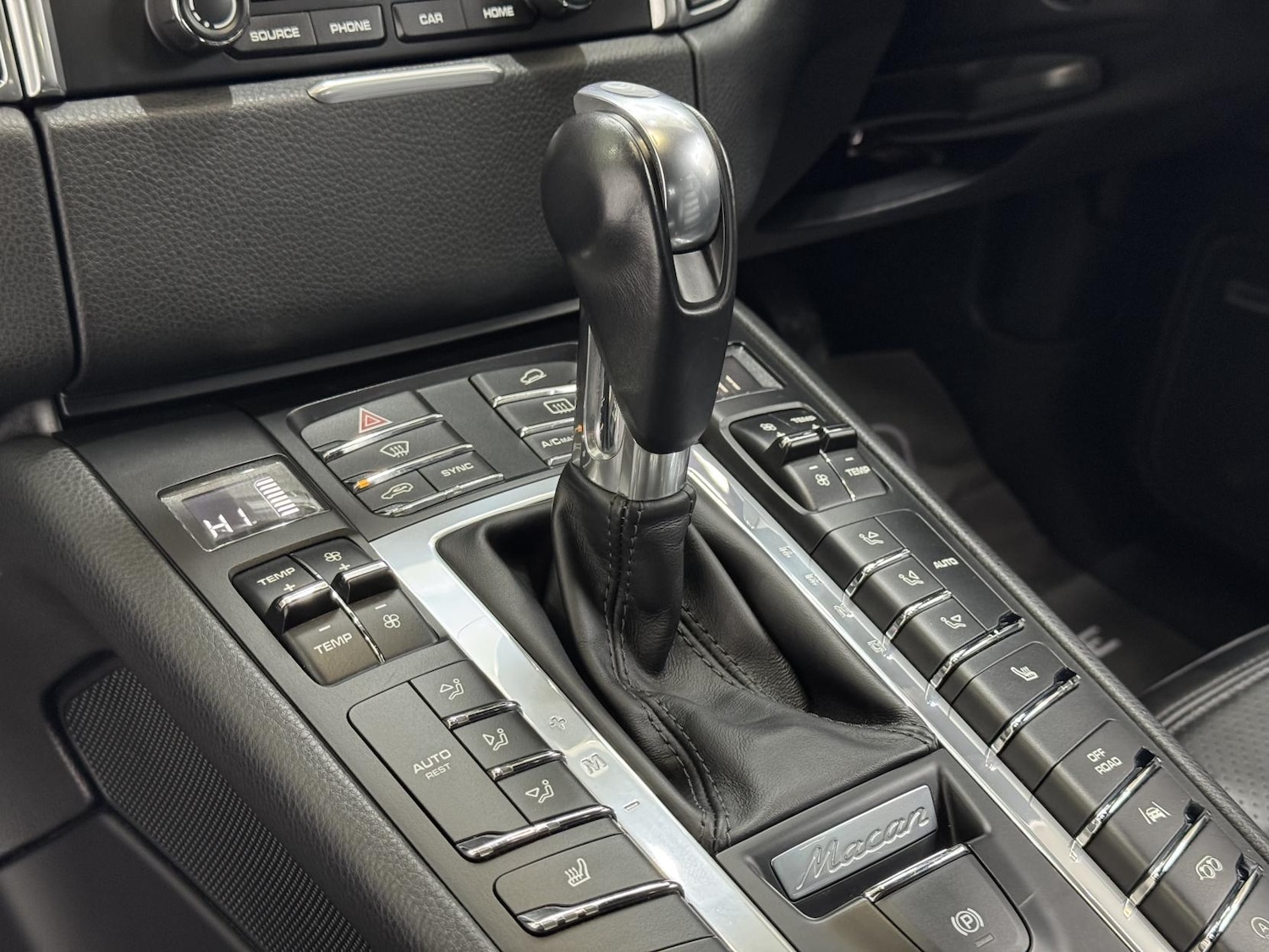 Used Porsche Macan 2016 for sale - 76822120: Photo 34