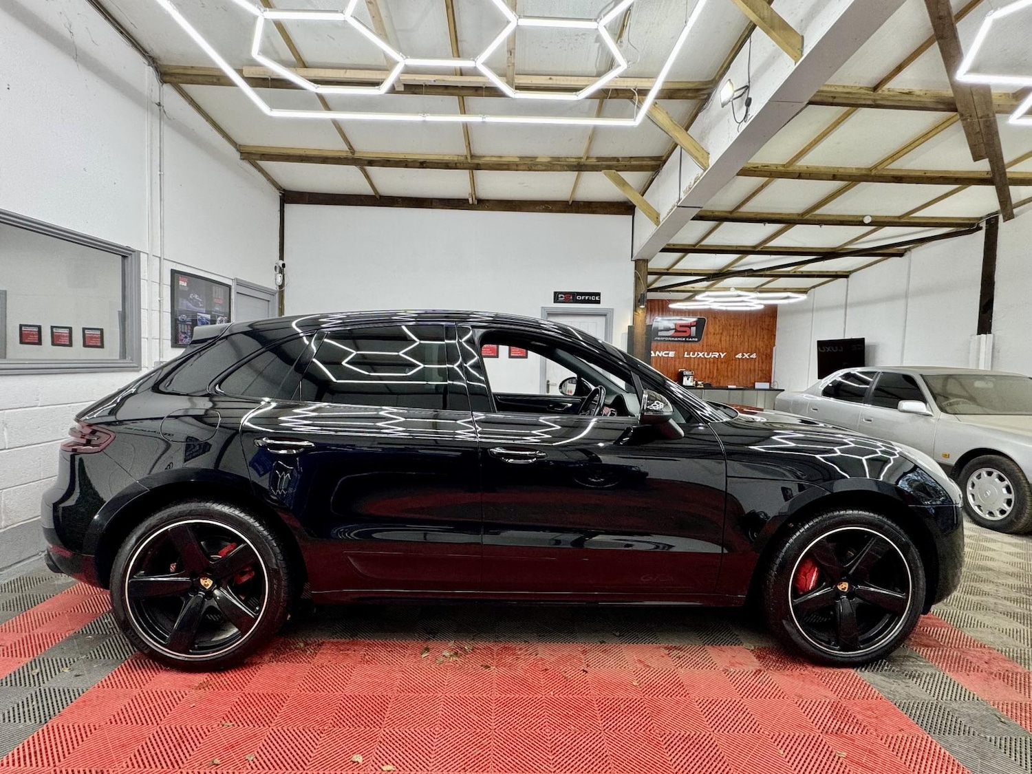 Used Porsche Macan 2016 for sale - 76822120: Photo 4