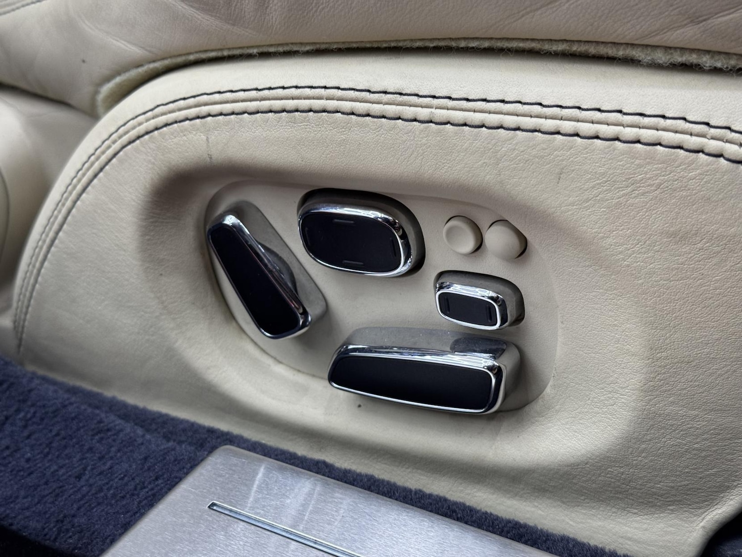 Used Jaguar XJ 2010 for sale - 77750447: Photo 16