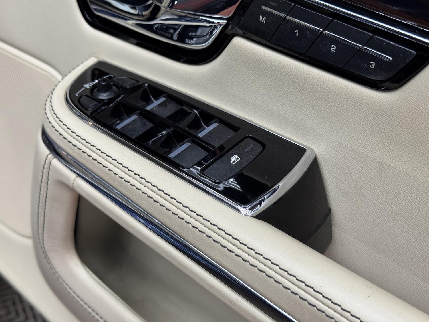 Used Jaguar XJ 2010 for sale - 77750447: Photo 17