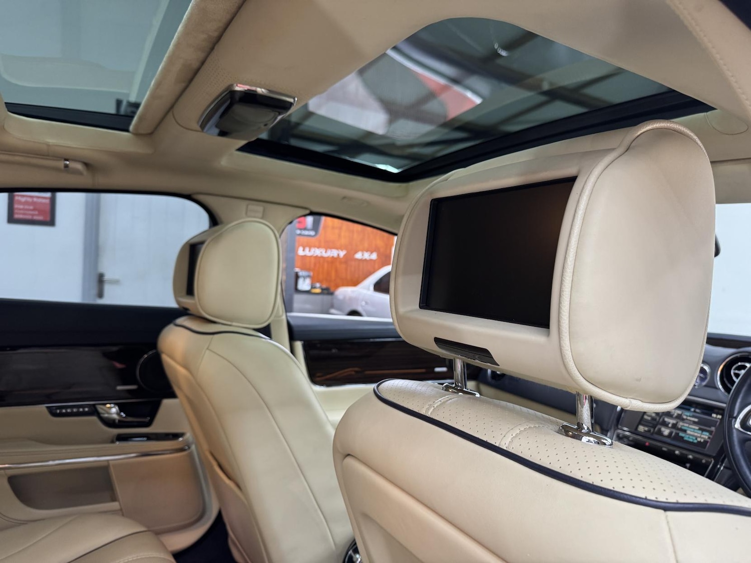 Used Jaguar XJ 2010 for sale - 77750447: Photo 19