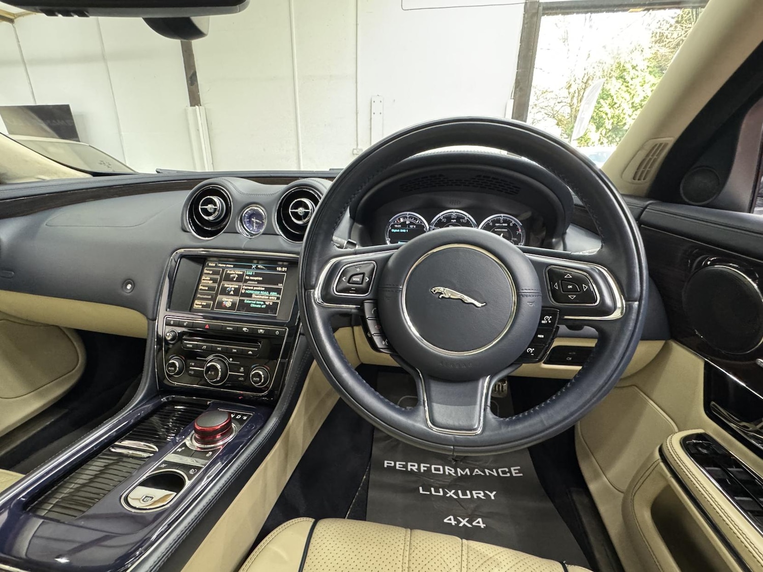 Used Jaguar XJ 2010 for sale - 77750447: Photo 21