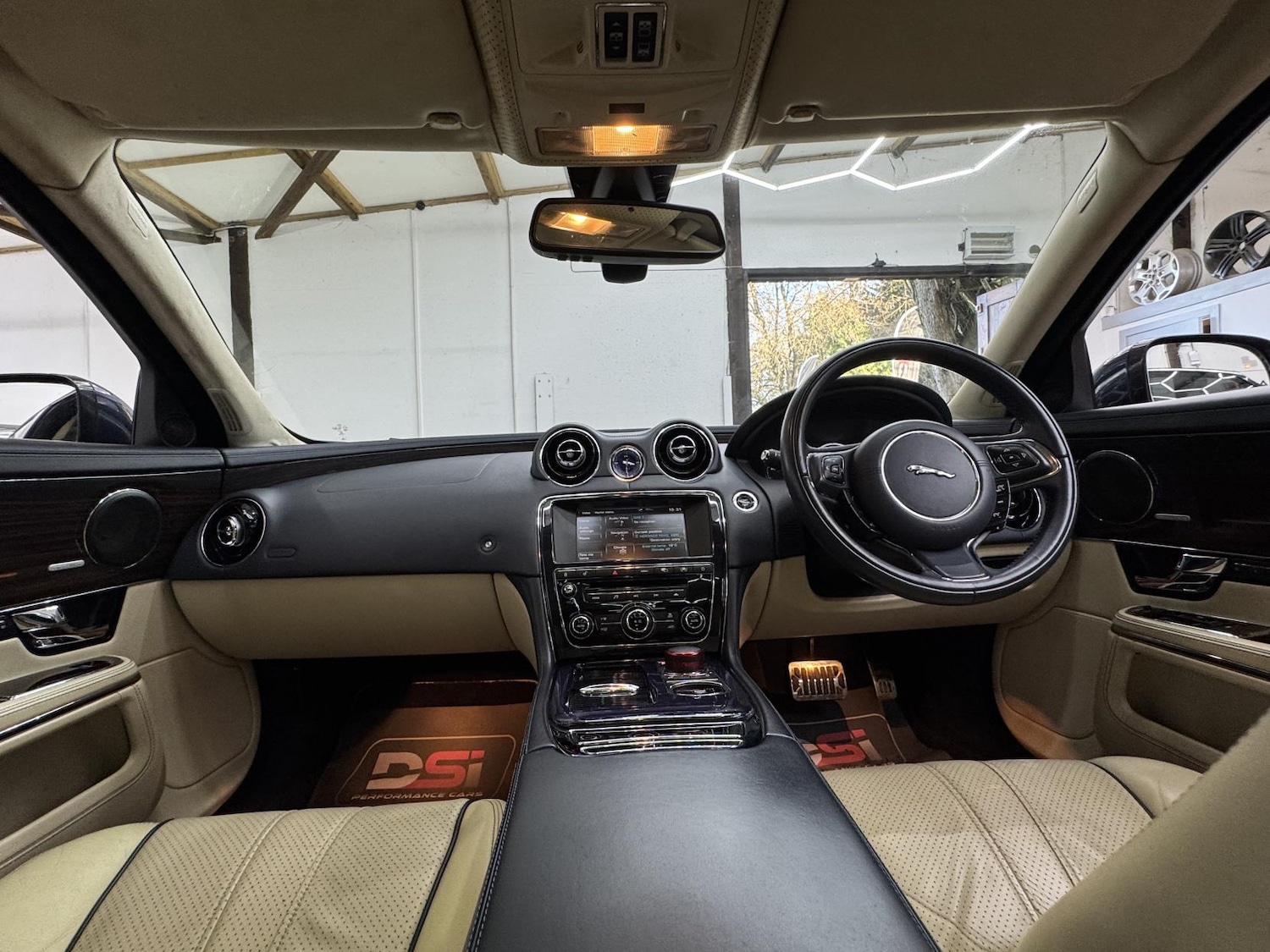 Used Jaguar XJ 2010 for sale - 77750447: Photo 23