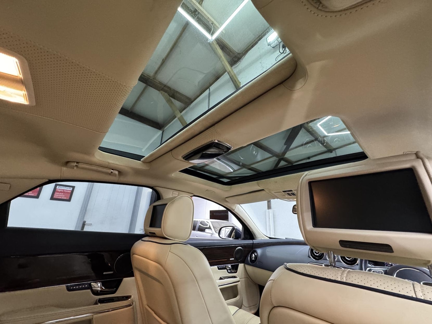 Used Jaguar XJ 2010 for sale - 77750447: Photo 24