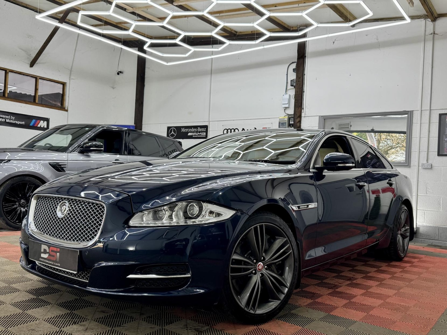 Used Jaguar XJ 2010 for sale - 77750447: Photo 3