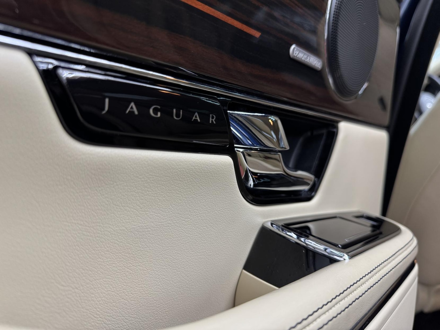 Used Jaguar XJ 2010 for sale - 77750447: Photo 31