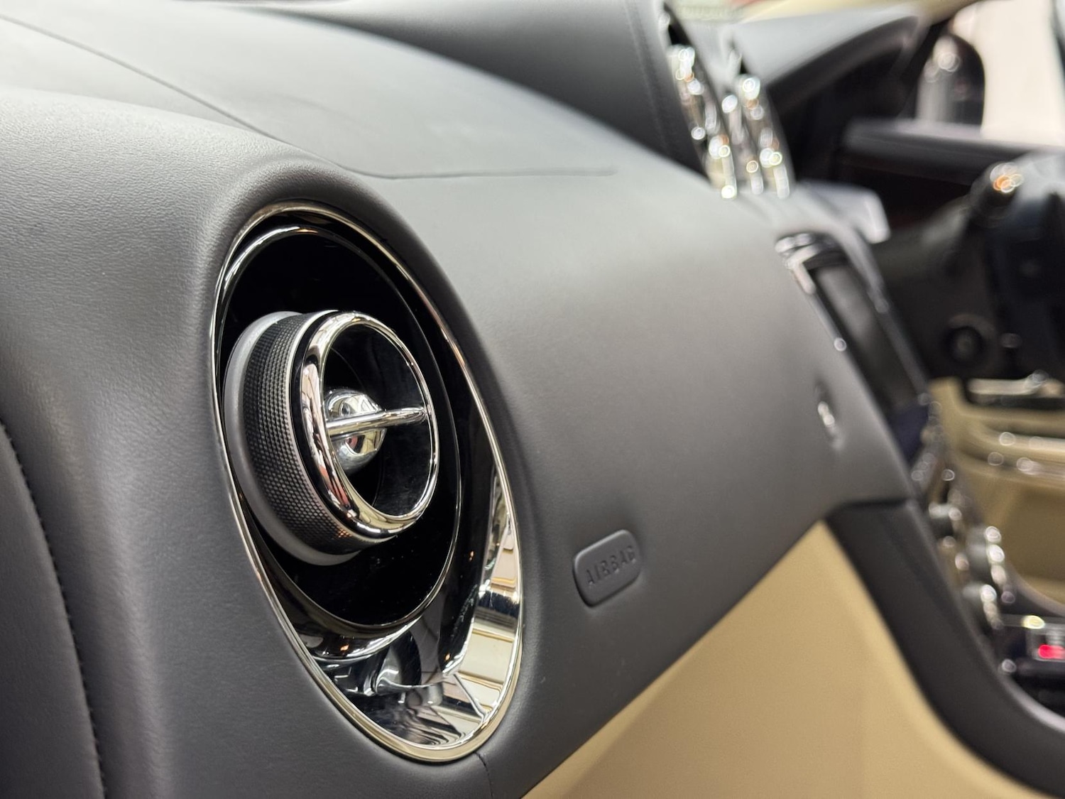 Used Jaguar XJ 2010 for sale - 77750447: Photo 38