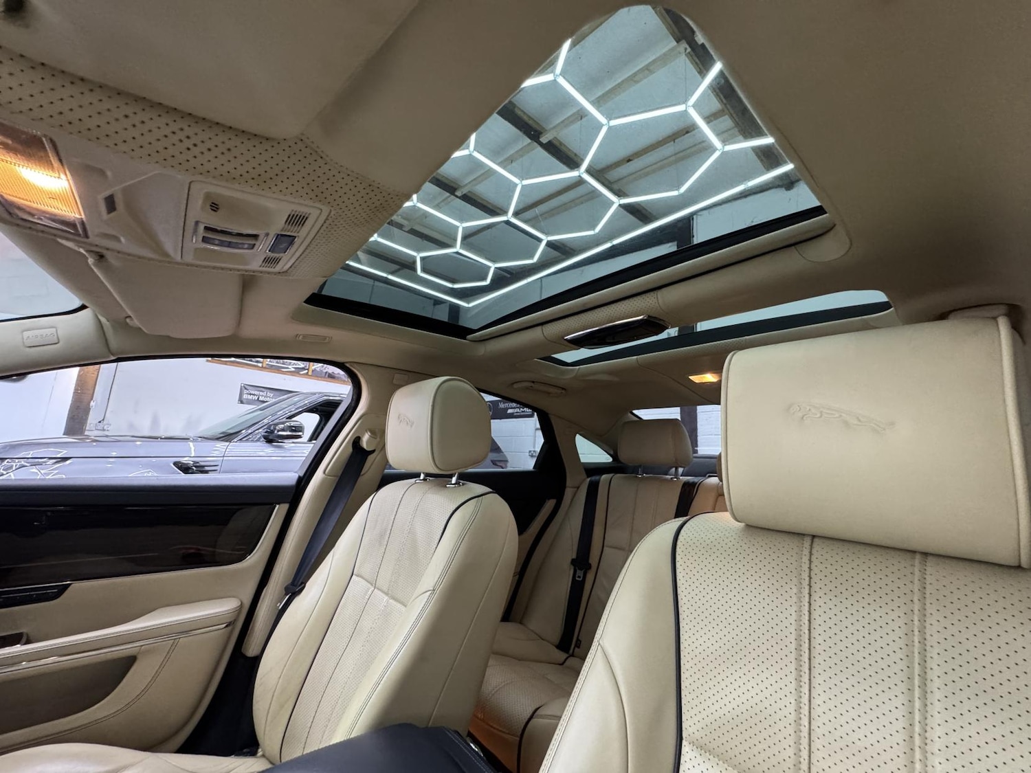 Used Jaguar XJ 2010 for sale - 77750447: Photo 39