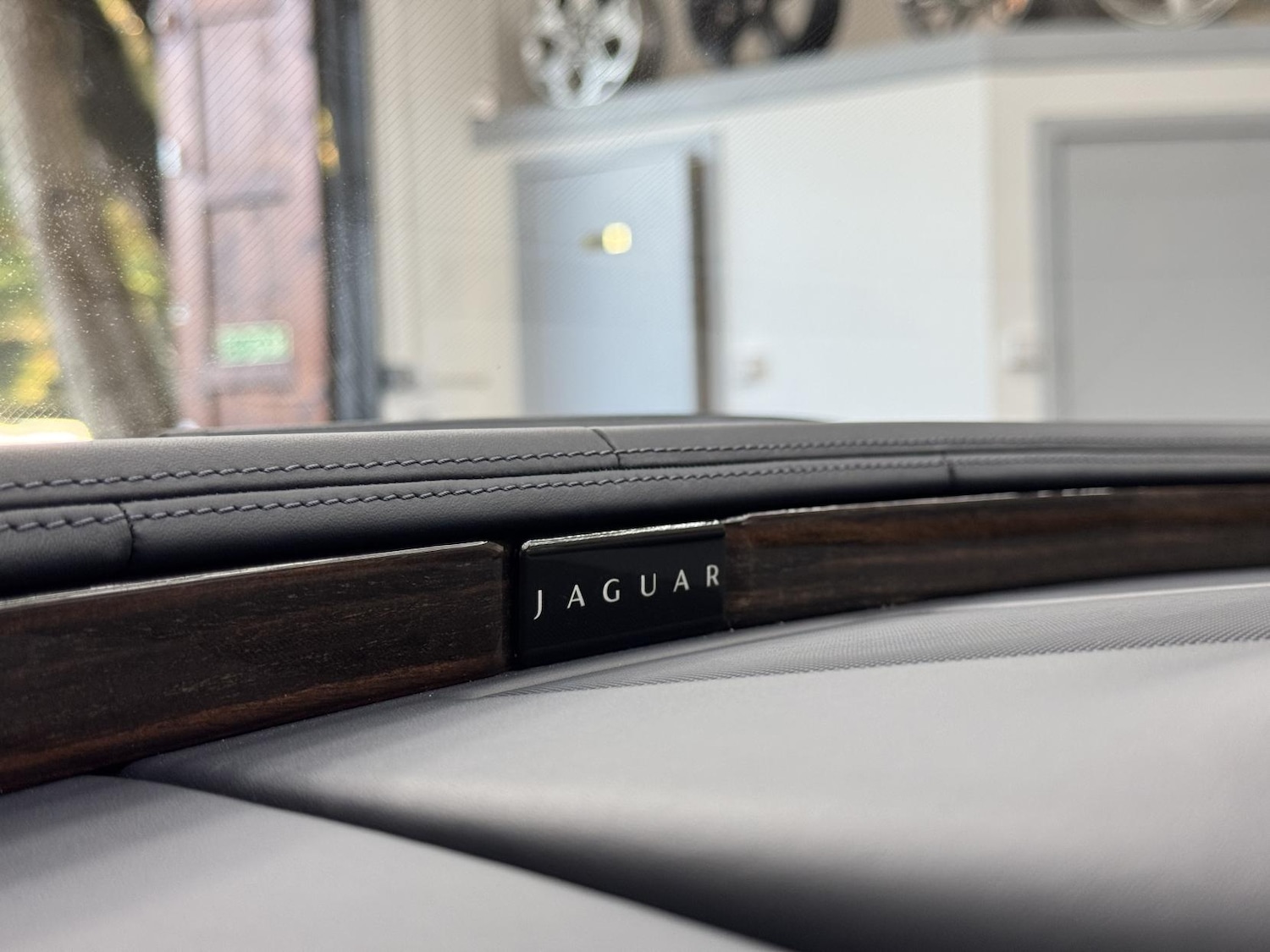 Used Jaguar XJ 2010 for sale - 77750447: Photo 43