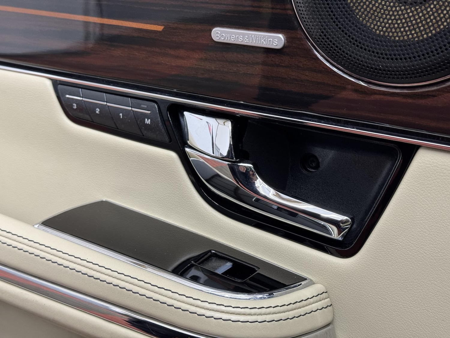 Used Jaguar XJ 2010 for sale - 77750447: Photo 46