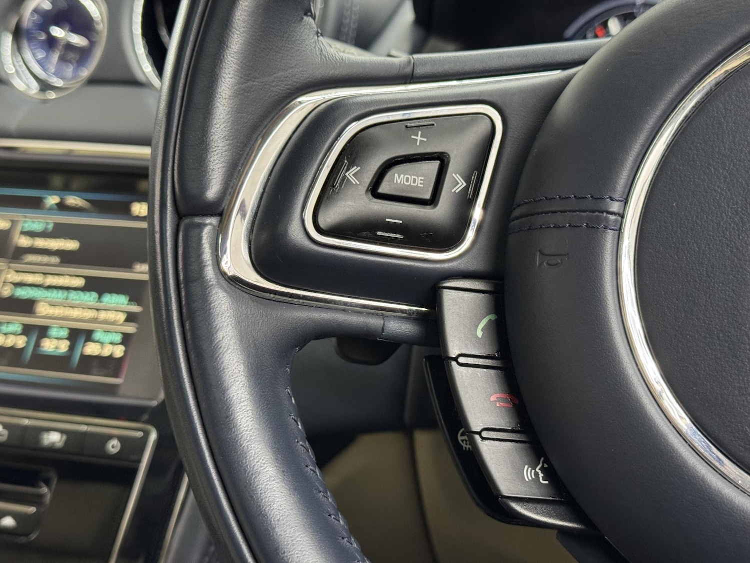 Used Jaguar XJ 2010 for sale - 77750447: Photo 49