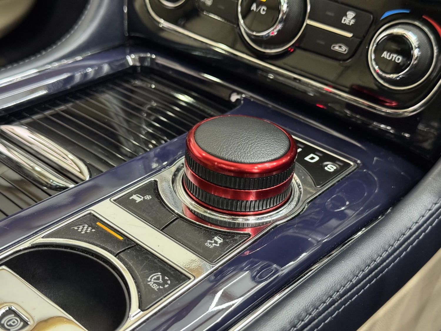 Used Jaguar XJ 2010 for sale - 77750447: Photo 50