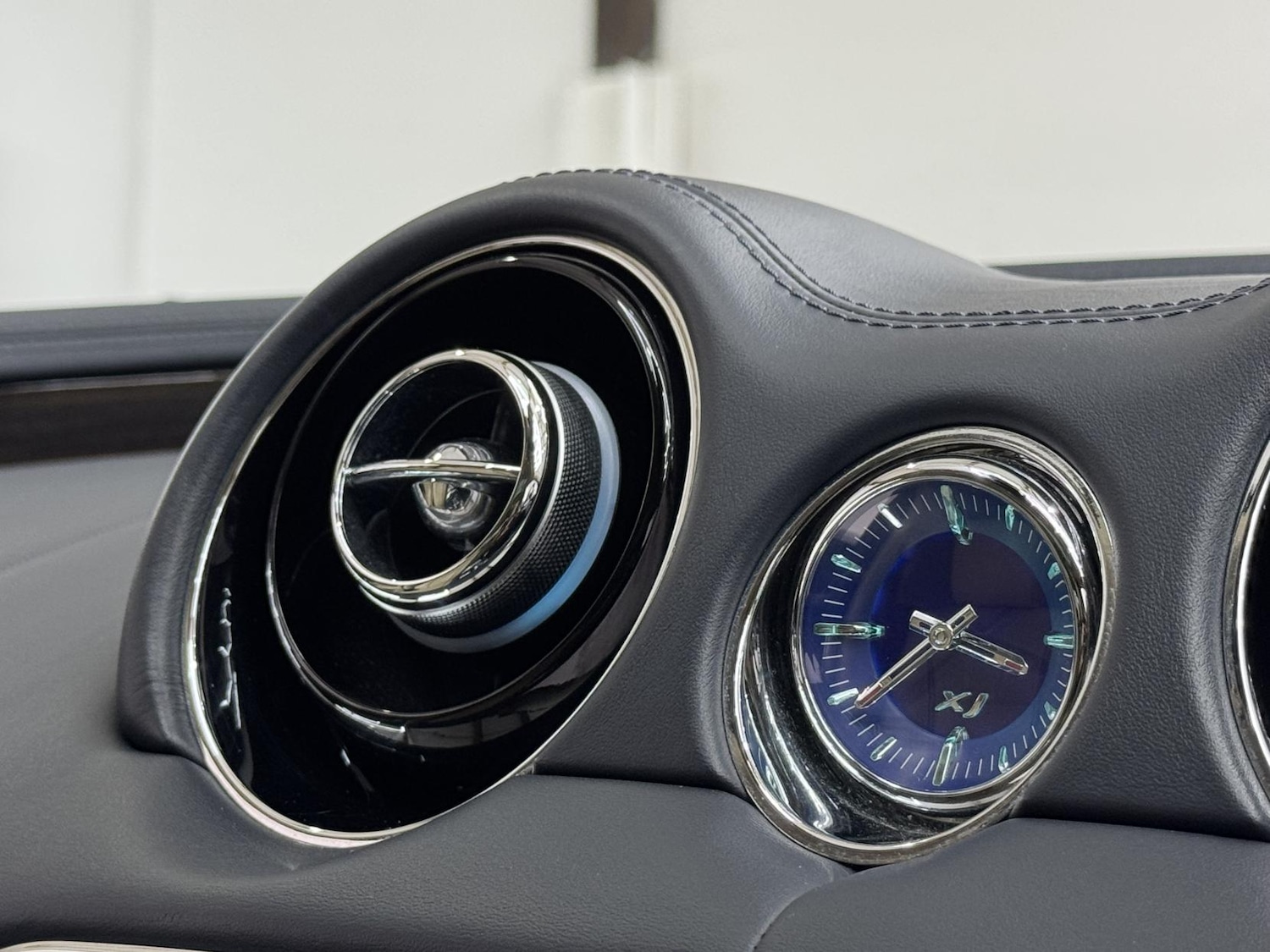 Used Jaguar XJ 2010 for sale - 77750447: Photo 64