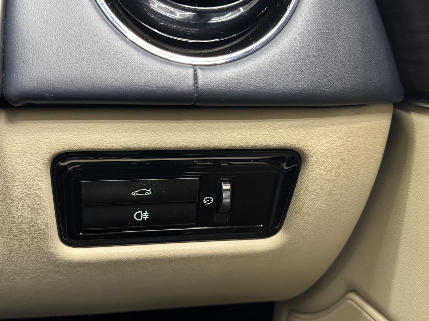 Used Jaguar XJ 2010 for sale - 77750447: Photo 66