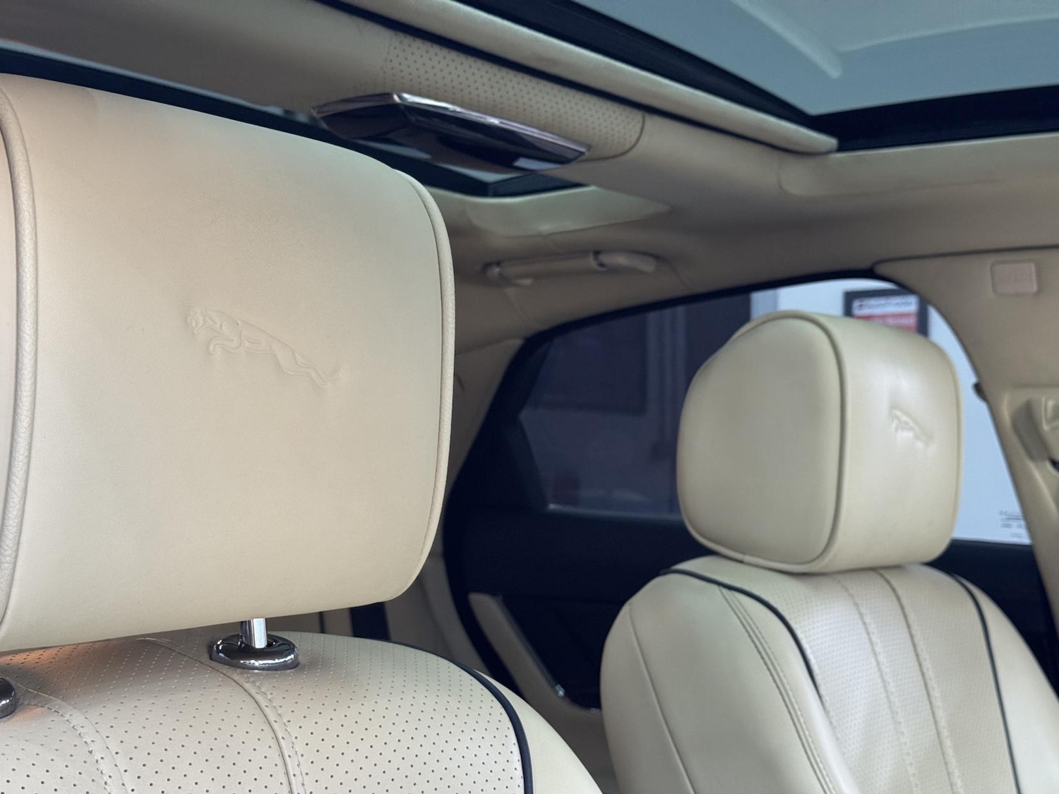 Used Jaguar XJ 2010 for sale - 77750447: Photo 67