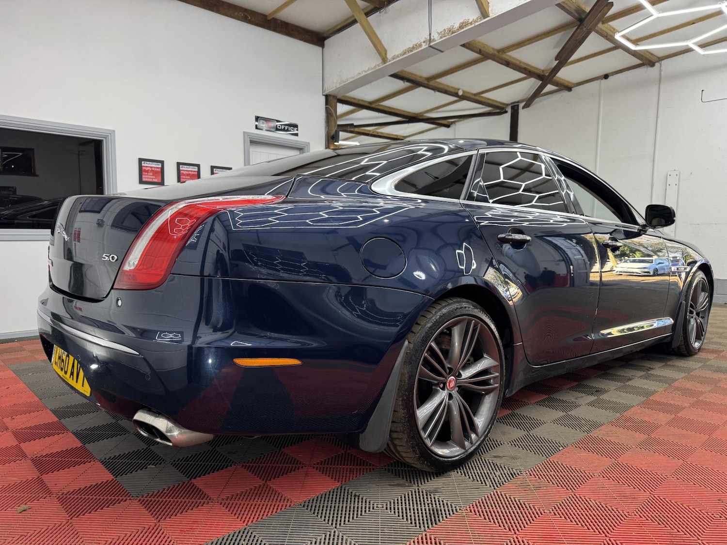 Used Jaguar XJ 2010 for sale - 77750447: Photo 9