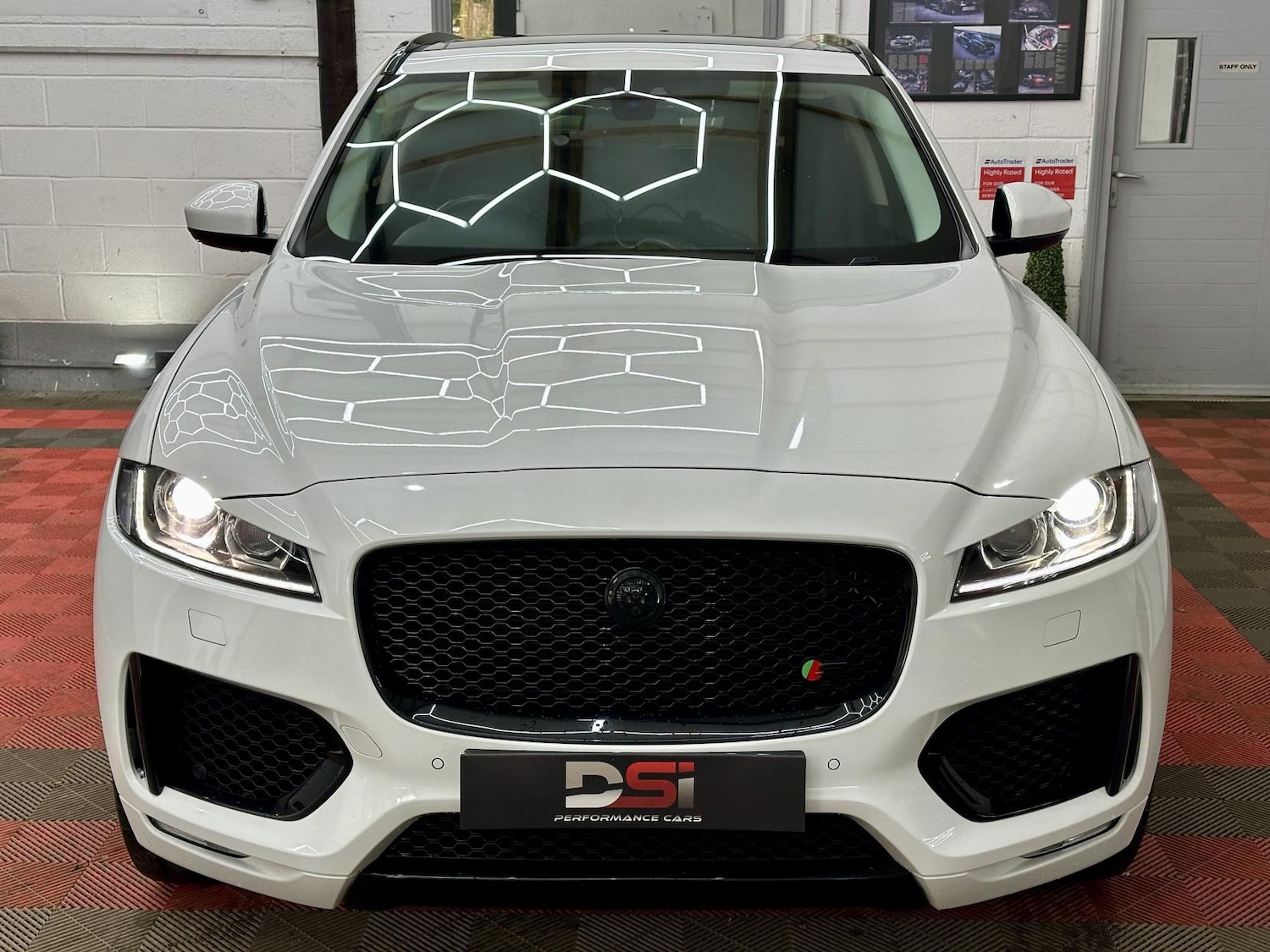 Used Jaguar F-Pace 2017 for sale - 77495147: Photo 2