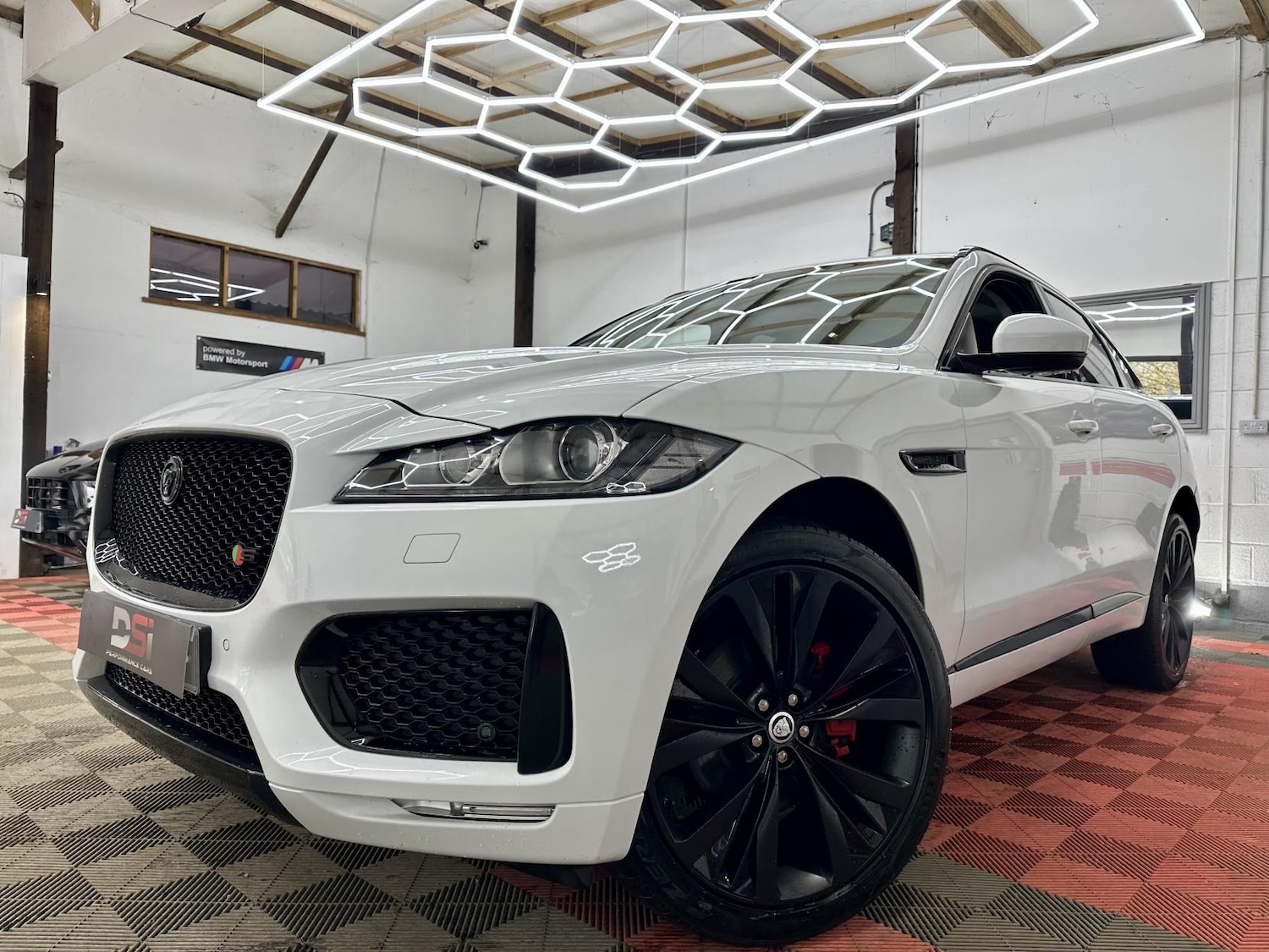 Used Jaguar F-Pace 2017 for sale - 77495147: Photo 3