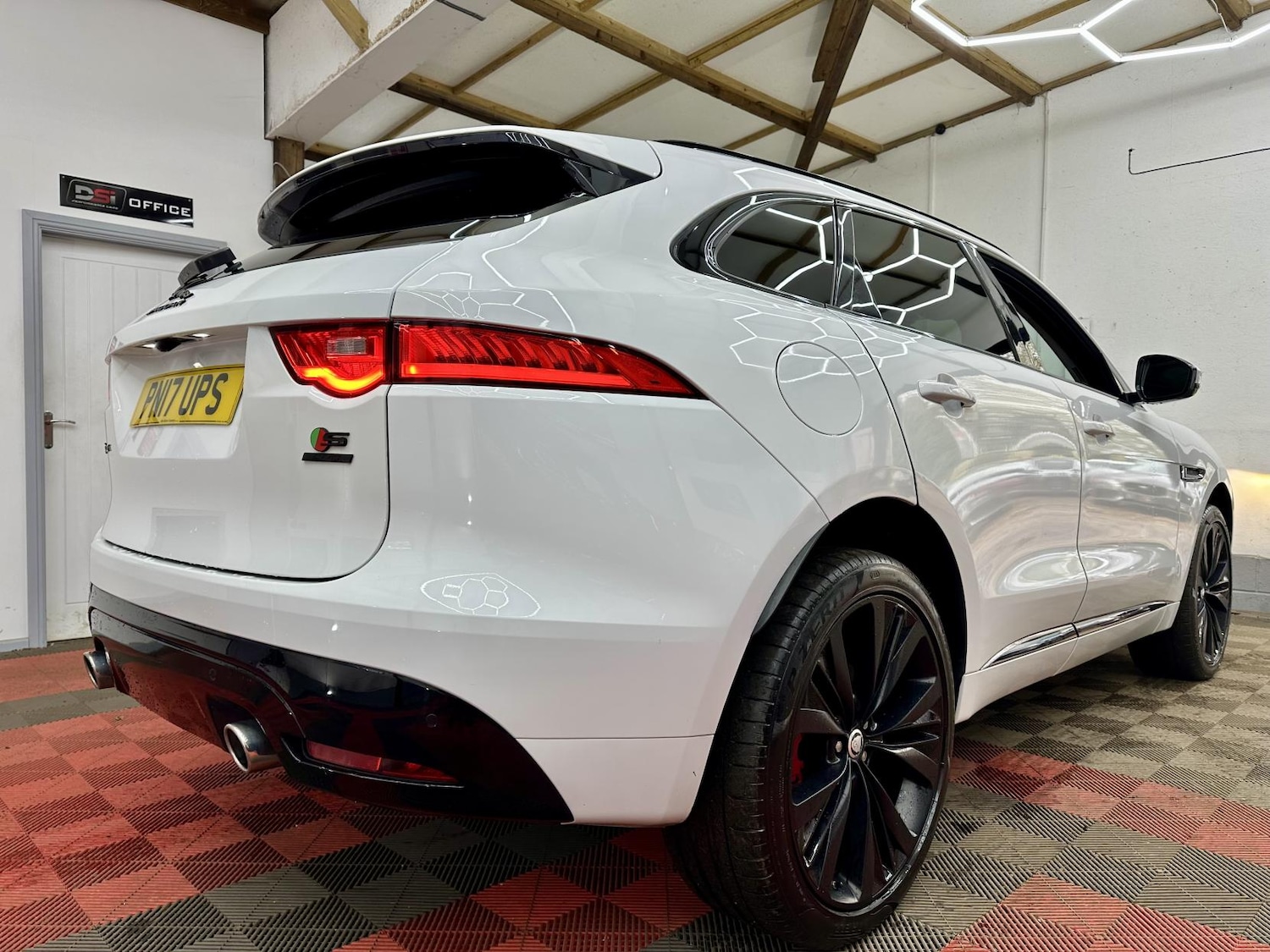 Used Jaguar F-Pace 2017 for sale - 77495147: Photo 8
