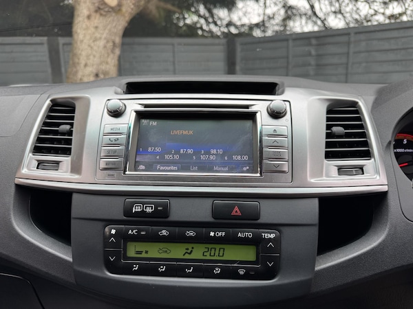 Used Toyota Hilux 2016 for sale - 76273140: Photo 28